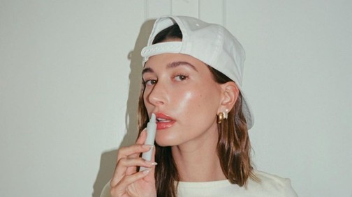 Hailey Biebernek köszönhetjük a nyár legnagyobb körömtrendjét