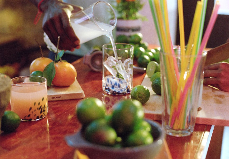 A mexikói tervező kivételes alkotásai hozzájárulnak, hogy még különlegesebbek, színesebbek legyenek az otthonunkban zajló társasági események