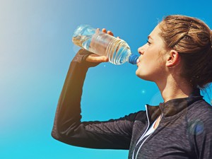 Tudtad, hogy a vízivást is túlzásba viheted? Ennyi már károsnak számít a szakértő szerint