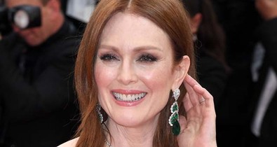 Julianne Moore a lehető legjobb színt választotta a vörös szőnyegre