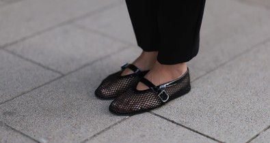 Hódít a meztelencipő! A hálós balerina a tavasz legmenőbb trendje