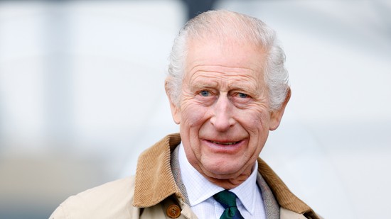 Károly király olyat tett, amitől még a legjegesebb szív is felolvad