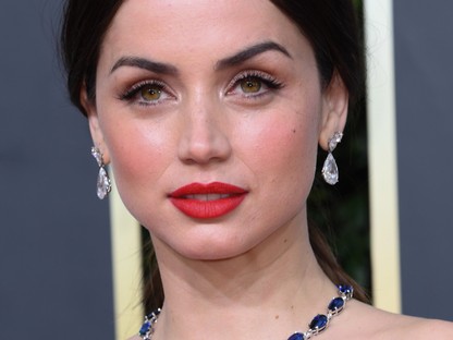 Ismerd meg az új Bond-lányt, akire Bradley Cooper is szemet vetett