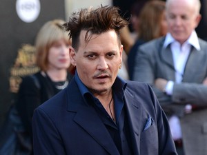 Egész nap iszik és füvezik Johnny Depp - ezért válik a fiatal színésznő