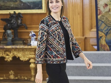 Gyönyörű kabátkában a spanyol királyné