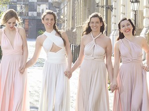 Csak a képzeleted szabhat határt a végtelenül variálható ruhának!