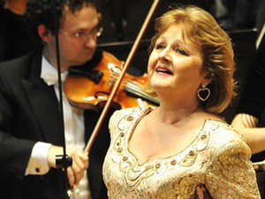 Sztárdíva a legtitokzatosabb angol királyné szerepében