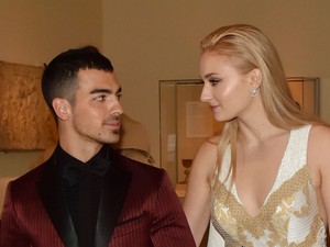 Fergeteges születésnapi bulit tartott Joe Jonas Sophie Turner-rel