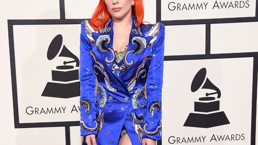 Lady Gaga David Bowie-ihlette szettben a Grammy gálán