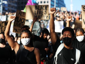 Fiatalok, akik megváltoztatják a jövőt kicsi, de határozott lépésekkel