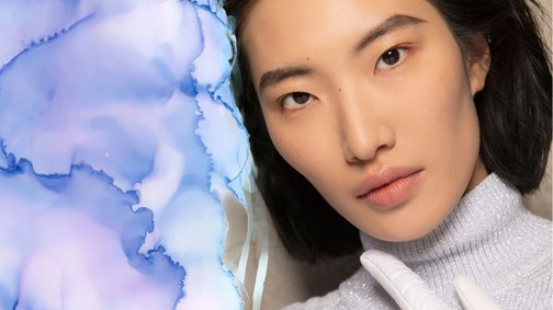 2023 legtrendibb párosítása: az állcsontig érő bob haj és a garbó