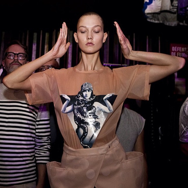 Karlie Kloss táncra perdült Jean Paul Gaultier előtt.