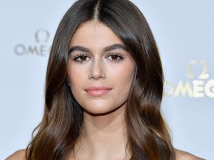 Kaia Gerber tudja hogy kell élni! Így lazul a tengerparton!