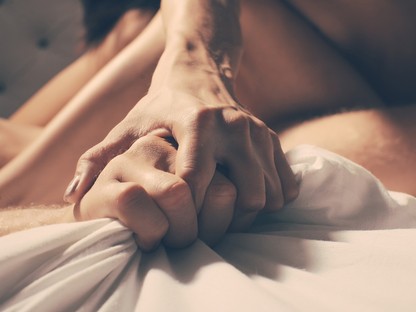 Hány kalóriát égetünk el csókolózás és szex közben?