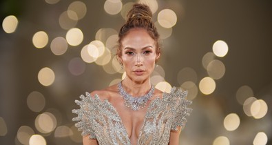 Jennifer Lopez divatba hozta a pillangó körmöket, és egyre több sztár hódol be ennek az éteri trendnek