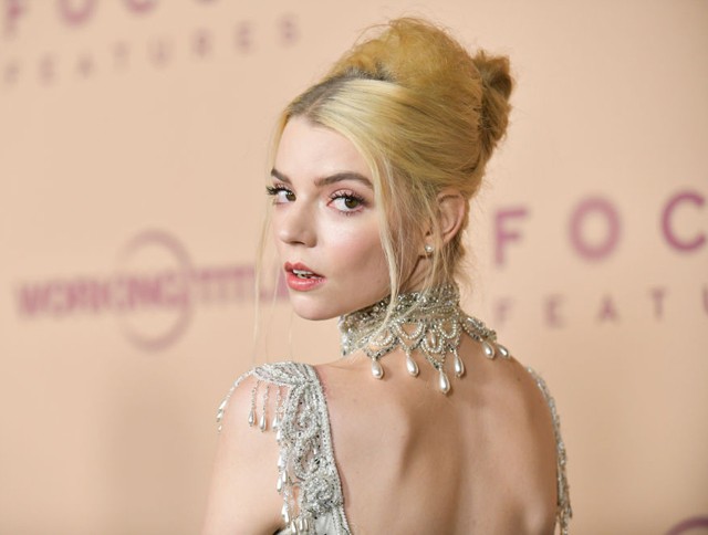 Anya Taylor-Joy két ruhakölteményt is viselt a Golden Globe-on és lehetetlen eldönteni, menyik a gyönyörűbb