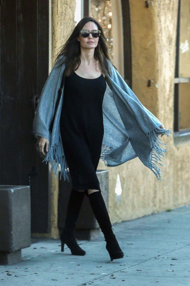 Angelina Jolie megmutatja, milyen a leglazább őszi outfit!