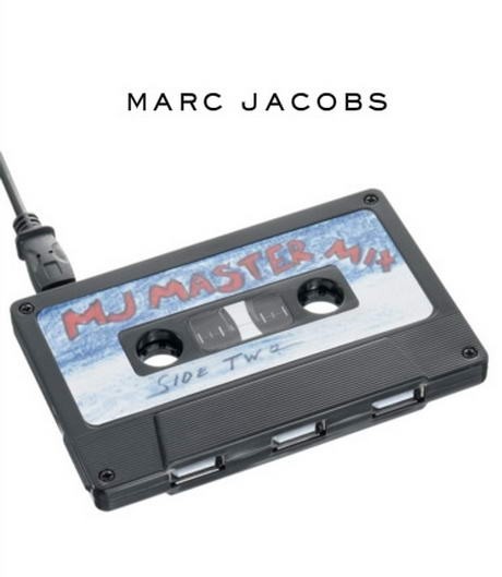 Marc Jacobs kazettával emlékezik a digitális korszakban a 80-as évekre, elfogadnál egy ilyen pendrive-ot?
