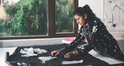 A Studio Medium alapítója, Riddhi Jain indiai divattervező két világ között egyensúlyoz