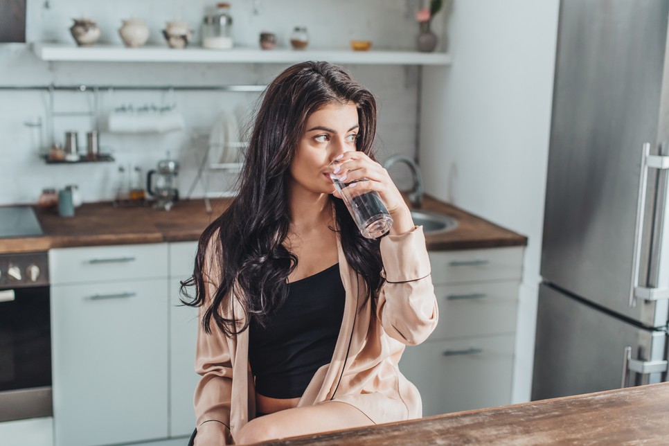 A meleg víz ivásnak rengeteg jótékony hatása van - nem csak szépségápolás, hanem közérzet szempontjából is. 