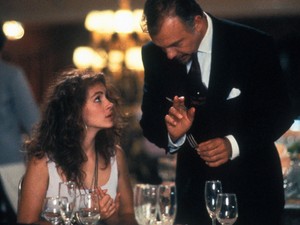 Az étkezési etikett alappillérei: Hogyan érezhetjük magunkat komfortosan az asztal mellett