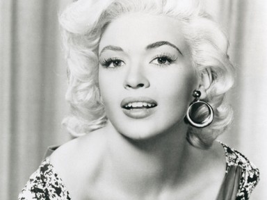 Forró - 100 év legemlékezetesebb dekoltázsai