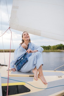 Sellei Lilla limitált kiadású táskája a Velencei-tó melletti élményekből inspirálódott