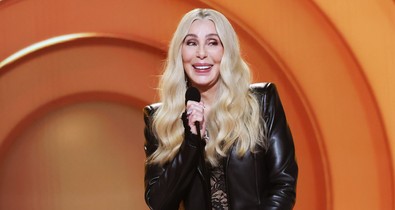 Cher okozta az idei Grammy legkínosabb pillanatát, zavarbaejtő jeleneteket láthattak a nézők