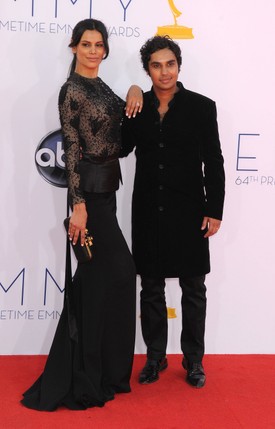 A 2012-es Emmy-díjátadóra gyönyörű feleségével, Neha Kapurral - indiai modellel és színésznővel - az oldalán érkezett. 