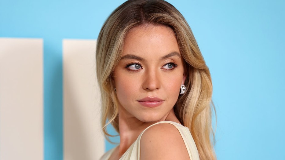 Sydney Sweeney fehérneműben lopta el a show-t a párizsi divathéten