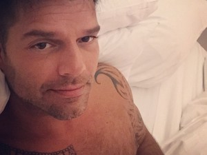 Ricky Martin félmeztelen fotói az egész hetedet bearanyozzák