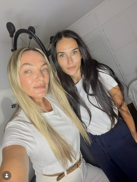 Demi Moore bőre 63 évesen is lenyűgöző