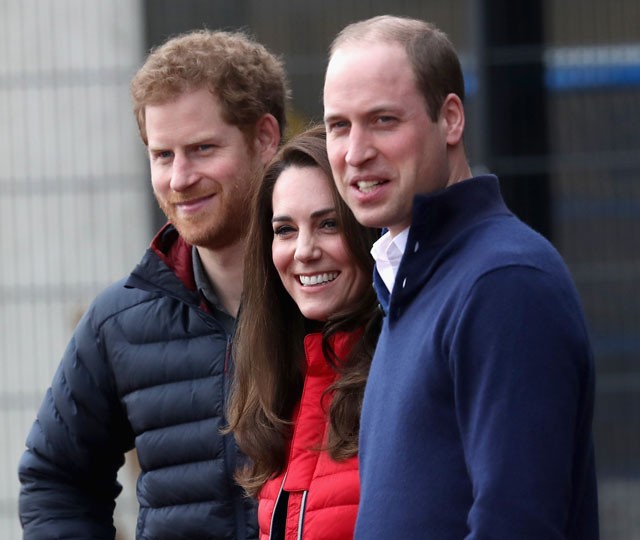 Harry herceget ´Meghan nélkül´ köszöntötték a királyi család tagjai a születésnapján