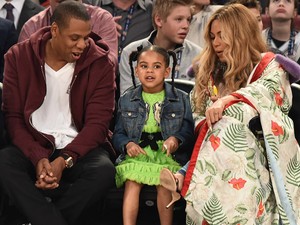Beyoncé 6 éves kislánya arany parókában egy igazi díva!
