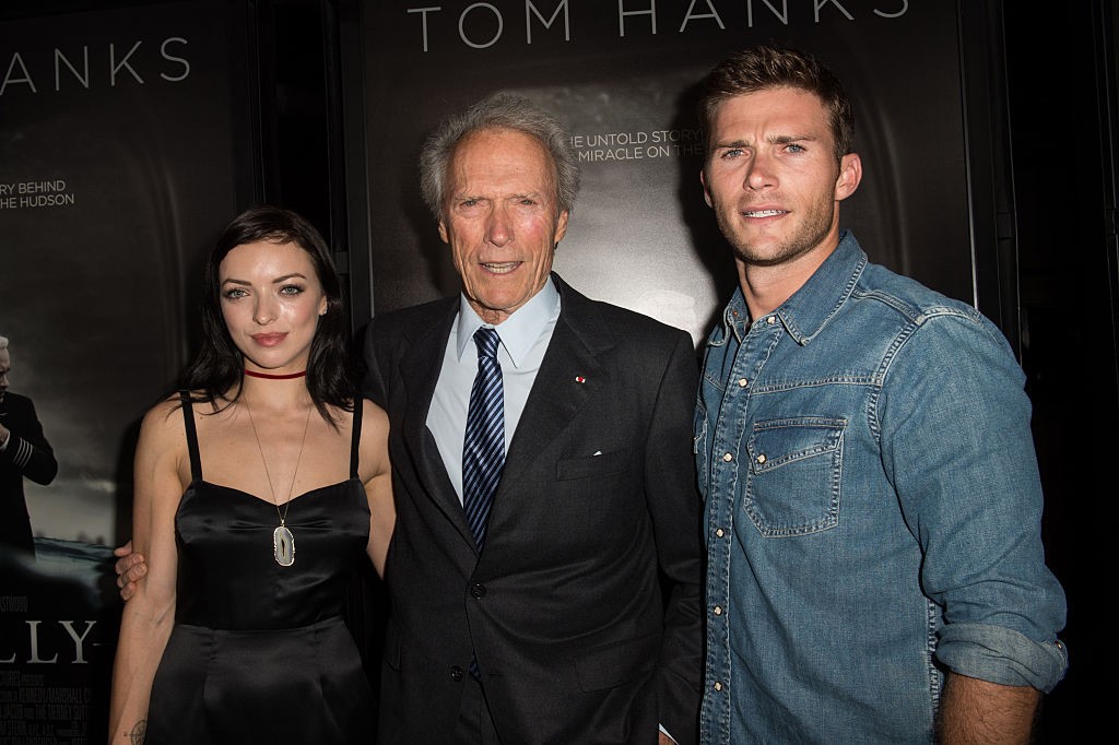 Clint Eastwood és Scott Eastwood külső vonásai és gesztusai egyből elárulják, hogy milyen rokoni viszonyban állnak. 