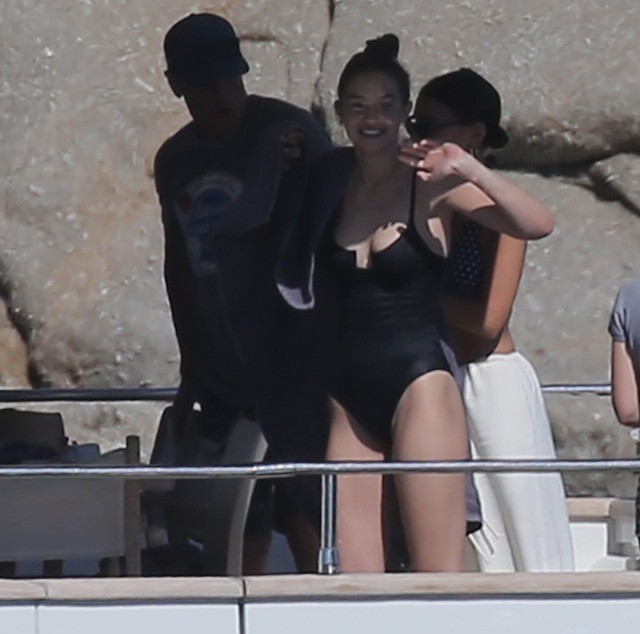 Gigi Hadid és Emily Ratajkowski