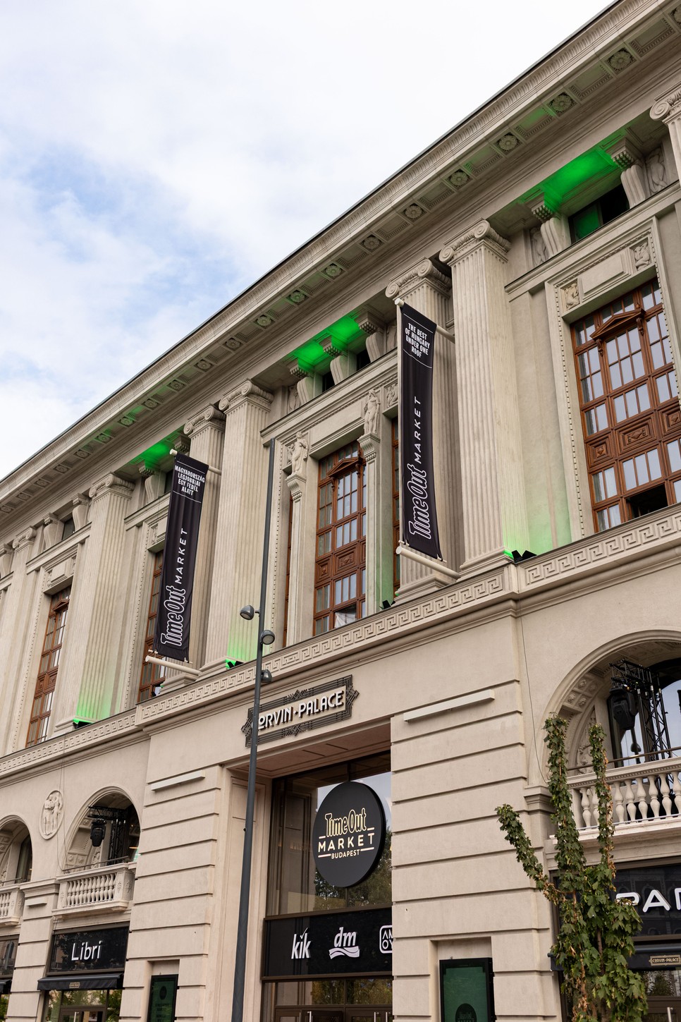 A Blaha Lujza téren lévő Corvin Palace-ban találod ezt az elképesztően izgalmas gasztronómiai központot