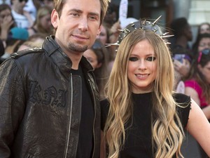 Esküvő: 10 évvel idősebb rockerhez ment feleségül Avril Lavigne