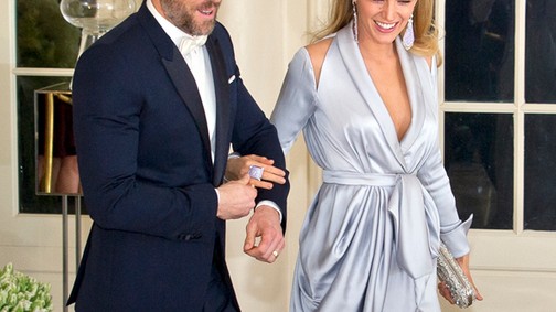 Blake Lively egy szuperszexi hálóköntösben ment a Fehér Házba!