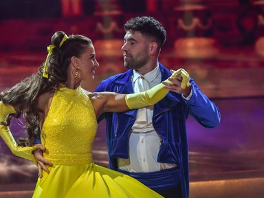 Krausz Gábor eljegyezte Mikes Annát, ráadásul nem is akármilyen gyűrűvel: egyszerűen elolvadsz majd a bejelentésüktől