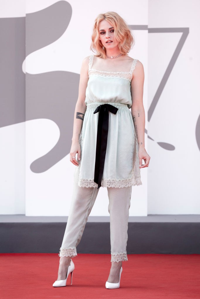 Kristen Stewart új frizurával és hatalmas sikerrel zárta a velencei filmfesztivált