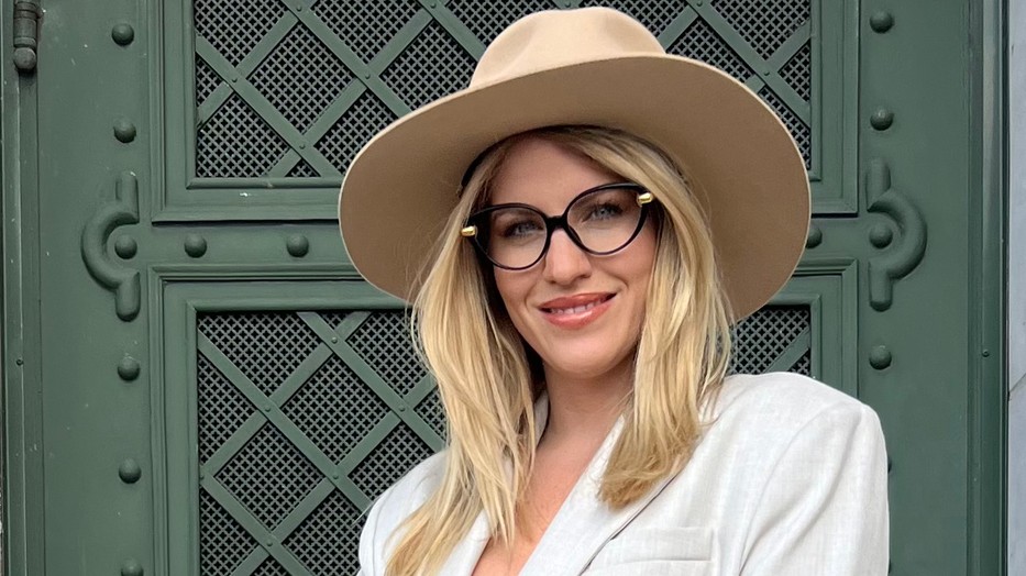   Flórián Fanni vállalkozó, sminkes mára is izgalmas ruhadarabokat és kiegészítőket választott