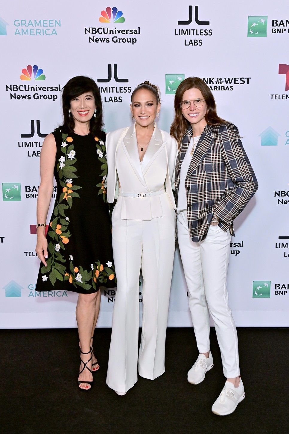 Jennifer Lopez két stílusleckét is adott egyszerre ezzel a szettel