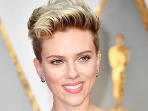 Scarlett Johansson beszólt és villantott is az Oscar-gálán