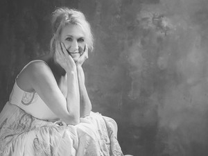 „A Szex és New Yorknak köszönhetem, hogy önmagam lehetek” - Spilák Klárával, Carrie Bradshaw magyar hangjával beszélgettünk