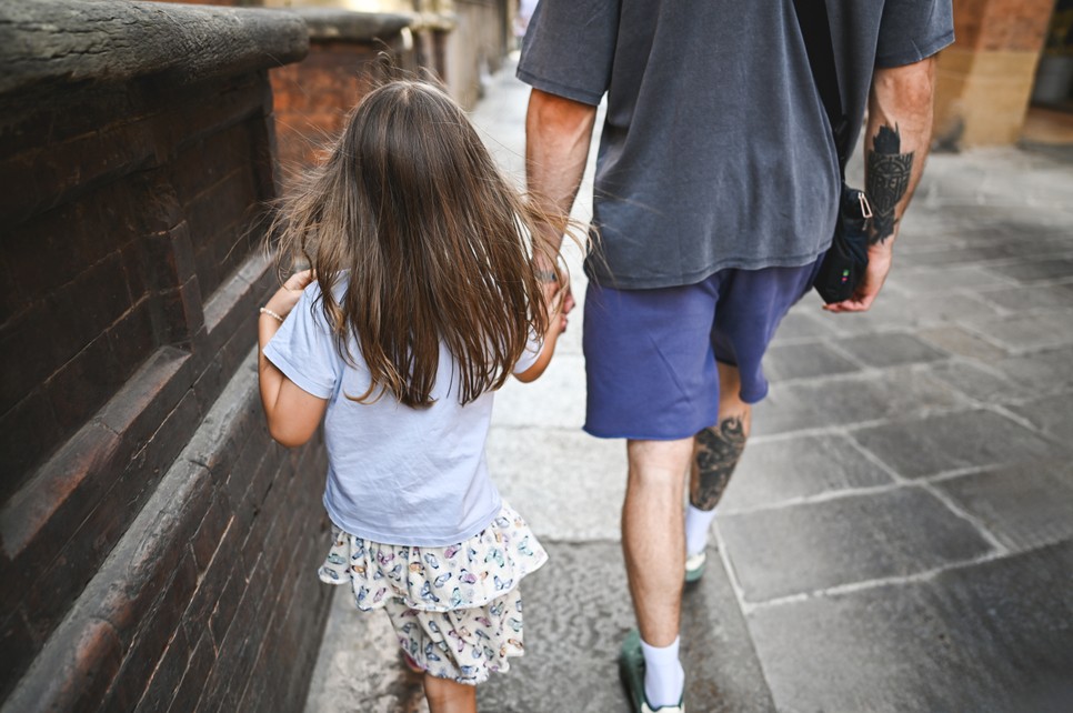 Egy apa akkor is hiányozhat gyermeke életéből, ha fizikailag jelen van a családban