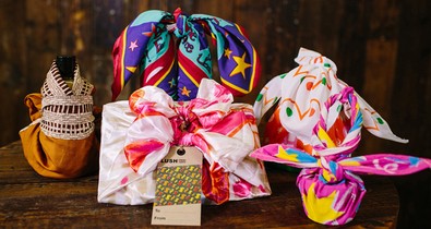 Idén karácsonykor te is így csomagolsz majd! Cseréld le a papírt és a műanyagot!