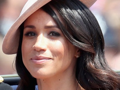 Egyesek szerint Meghan Markle igazából egy robot, zombiapokalipszist jósolnak