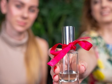 Megérkezett az intelligens locsolókölni - mesterséges intelligencia álmodta meg, és egy parfümőr valósította meg