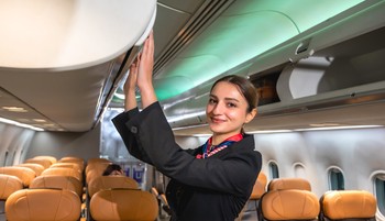 Mennyit keres egy légiutas-kísérő? Egy aktívan dolgozó stewardess válaszolta meg a kérdést
